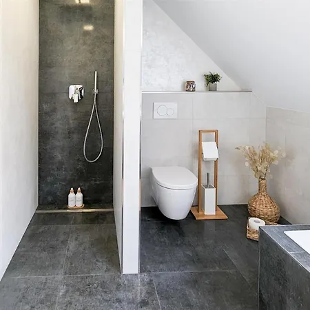 Alfa Doppelzimmer Teekueche Porsche Bosch L Gemeinschaftsbad Wifi Smarttv L Double With Kitchenette And Shared Bathroom Bs21a8 * Stuttgart