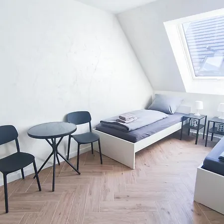 Alfa Doppelzimmer Teeküche Porsche Bosch L Gemeinschaftsbad Wifi Smarttv L Double With Kitchenette&shared Bathroom Bs21a8