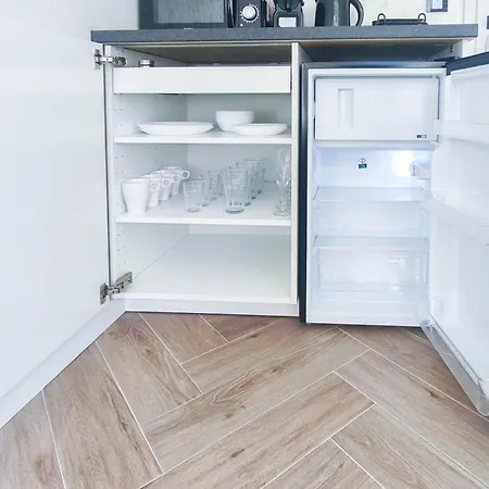 Alfa Doppelzimmer Teeküche Porsche Bosch L Gemeinschaftsbad Wifi Smarttv L Double With Kitchenette&shared Bathroom Bs21a8 Stuttgart