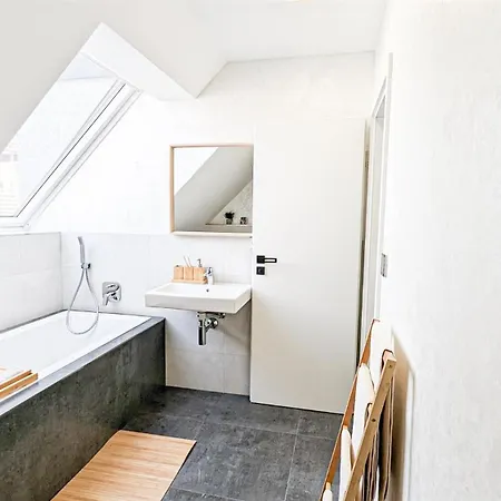 Alfa Doppelzimmer Teeküche Porsche Bosch L Gemeinschaftsbad Wifi Smarttv L Double With Kitchenette&shared Bathroom Bs21a8 Privatunterkunft Stuttgart