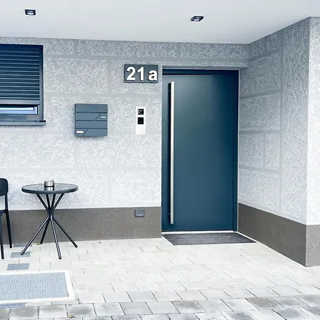 Alfa Doppelzimmer Teekueche Porsche Bosch L Gemeinschaftsbad Wifi Smarttv L Double With Kitchenette And Shared Bathroom Bs21a8 Privat bolig