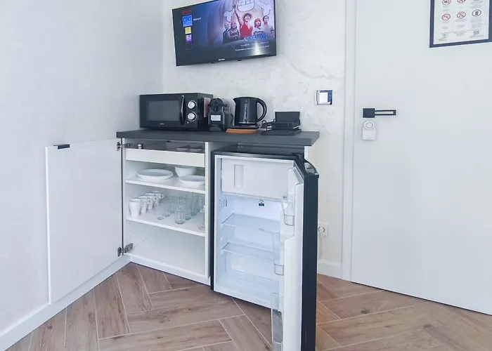 Alfa Doppelzimmer Teekueche Porsche Bosch L Gemeinschaftsbad Wifi Smarttv L Double With Kitchenette And Shared Bathroom Bs21a8 * Stuttgart