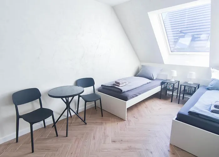 Alfa Doppelzimmer Teekueche Porsche Bosch L Gemeinschaftsbad Wifi Smarttv L Double With Kitchenette And Shared Bathroom Bs21a8