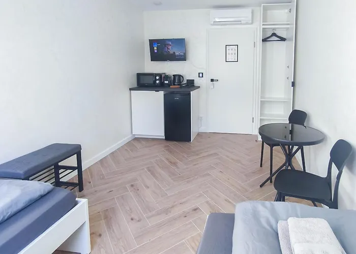 Alfa Doppelzimmer Teekueche Porsche Bosch L Gemeinschaftsbad Wifi Smarttv L Double With Kitchenette And Shared Bathroom Bs21a8 Privat bolig *