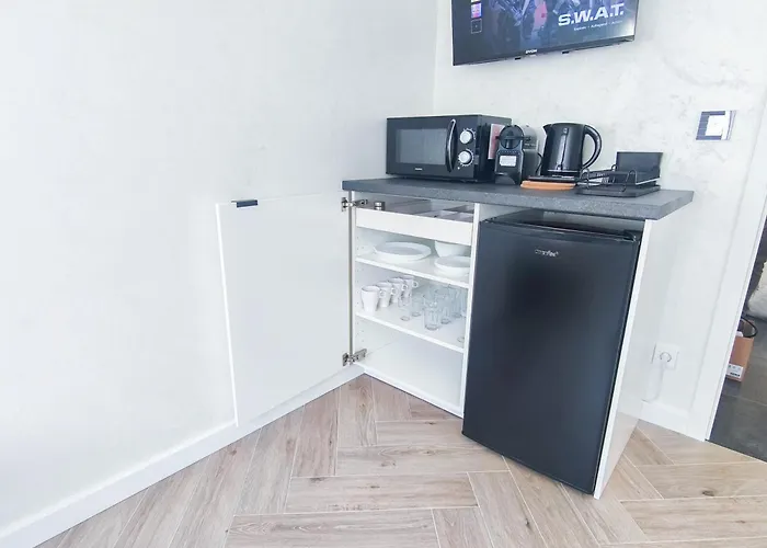 Privat bolig Alfa Doppelzimmer Teekueche Porsche Bosch L Gemeinschaftsbad Wifi Smarttv L Double With Kitchenette And Shared Bathroom Bs21a8 Stuttgart