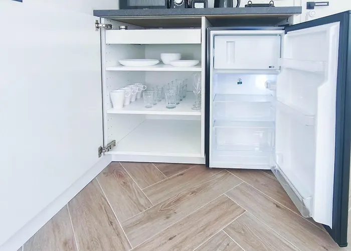 Alfa Doppelzimmer Teekueche Porsche Bosch L Gemeinschaftsbad Wifi Smarttv L Double With Kitchenette And Shared Bathroom Bs21a8 Stuttgart