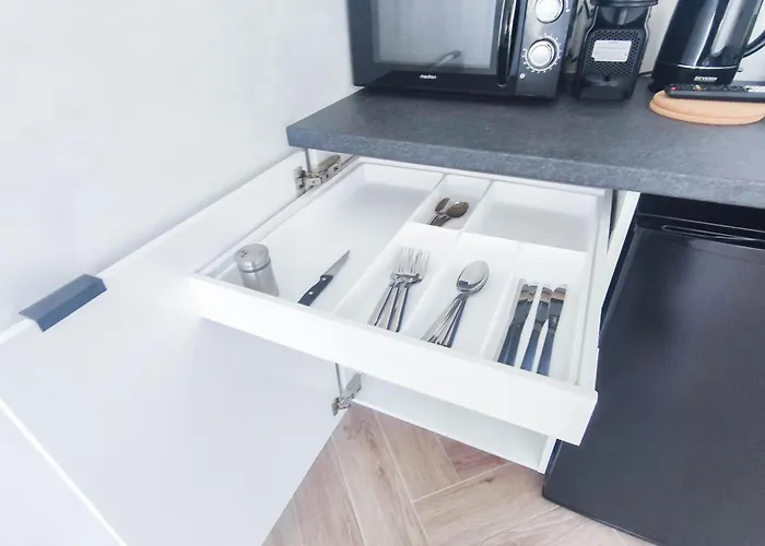 Alfa Doppelzimmer Teekueche Porsche Bosch L Gemeinschaftsbad Wifi Smarttv L Double With Kitchenette And Shared Bathroom Bs21a8 Privat bolig