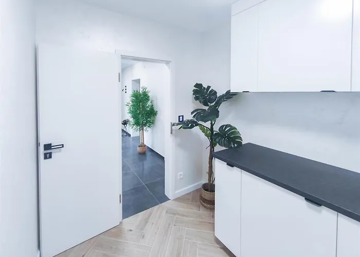 Alfa Doppelzimmer Teekueche Porsche Bosch L Gemeinschaftsbad Wifi Smarttv L Double With Kitchenette And Shared Bathroom Bs21a8 Privat bolig Stuttgart