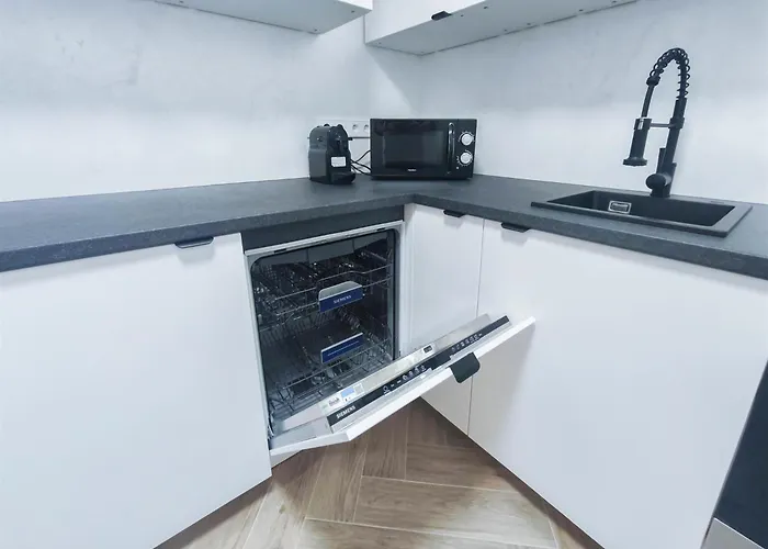 Alfa Doppelzimmer Teekueche Porsche Bosch L Gemeinschaftsbad Wifi Smarttv L Double With Kitchenette And Shared Bathroom Bs21a8 Privat bolig *