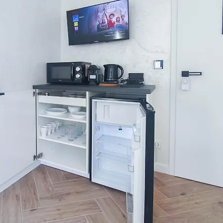 Alfa Doppelzimmer Teekueche Porsche Bosch L Gemeinschaftsbad Wifi Smarttv L Double With Kitchenette And Shared Bathroom Bs21a8 * Stoccarda